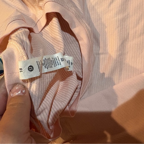 Lululemon activewear long sleeve - Picture 2 of 3